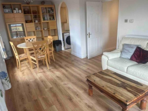London SW19 2 bed 2 bath private flat